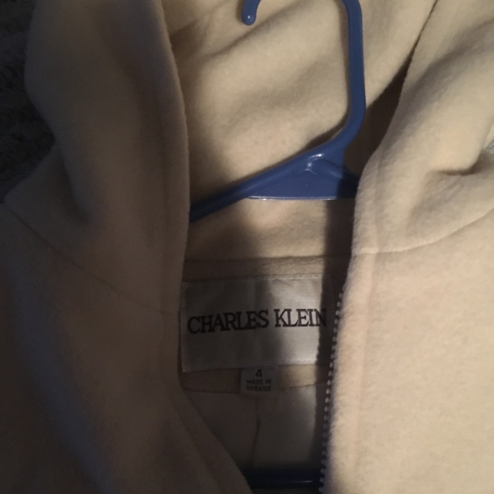 Shell white jacket - Picture 3 of 3